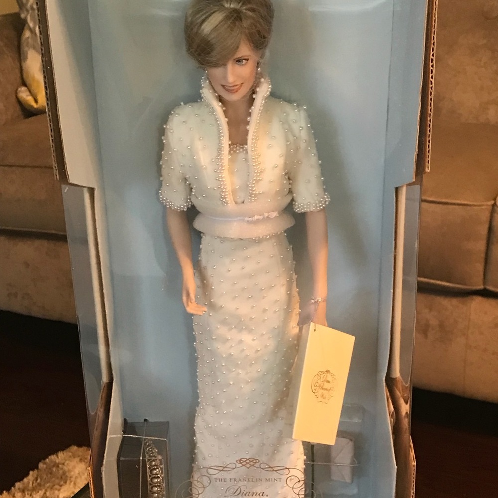 Princesses Diana Porcelain doll inbox